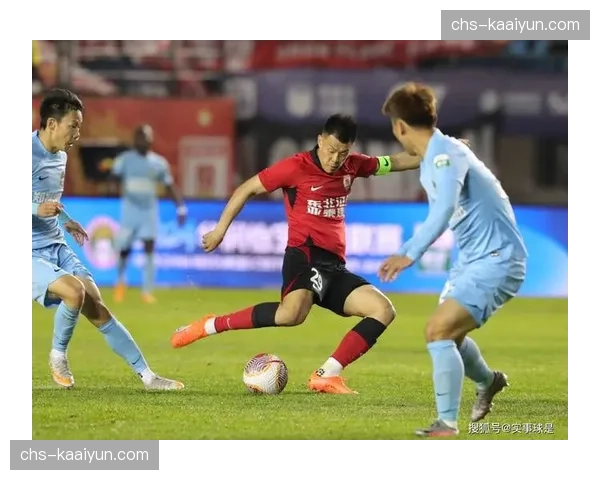 山东泰山与上海海港近12次交锋各取4胜4平4负，形成完全均势